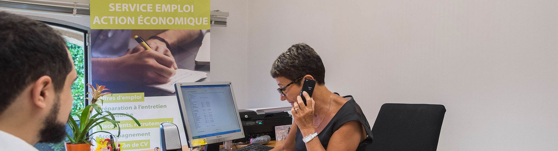 Le service emploi vous accueille et vous renseigne.